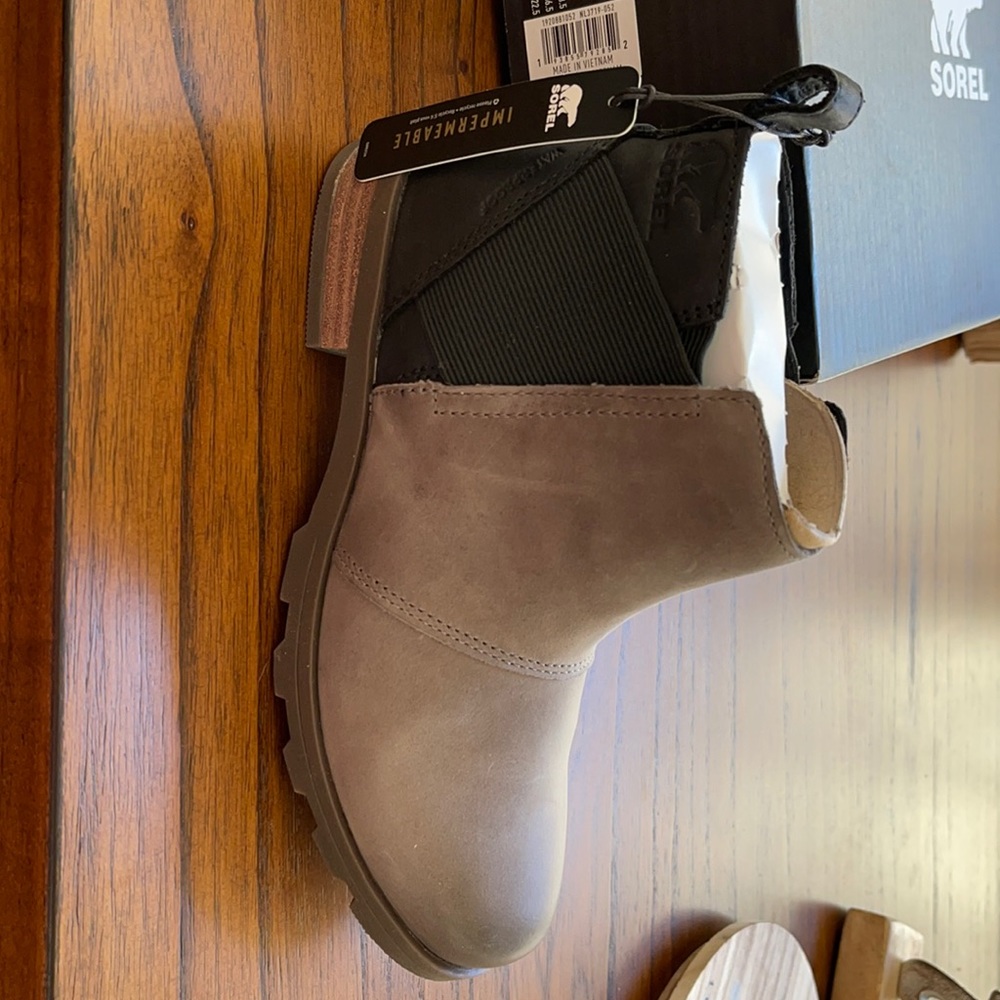 COPY - Sorel women’s boot size 5.5. New in box. Never worn.